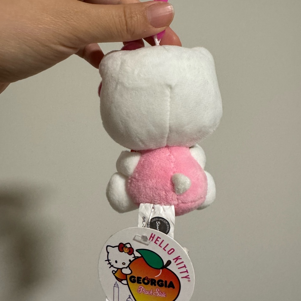 ❌SOLD❌NWT Hello Kitty Georgia Peach Plush Keychain - Picture 2 of 2
